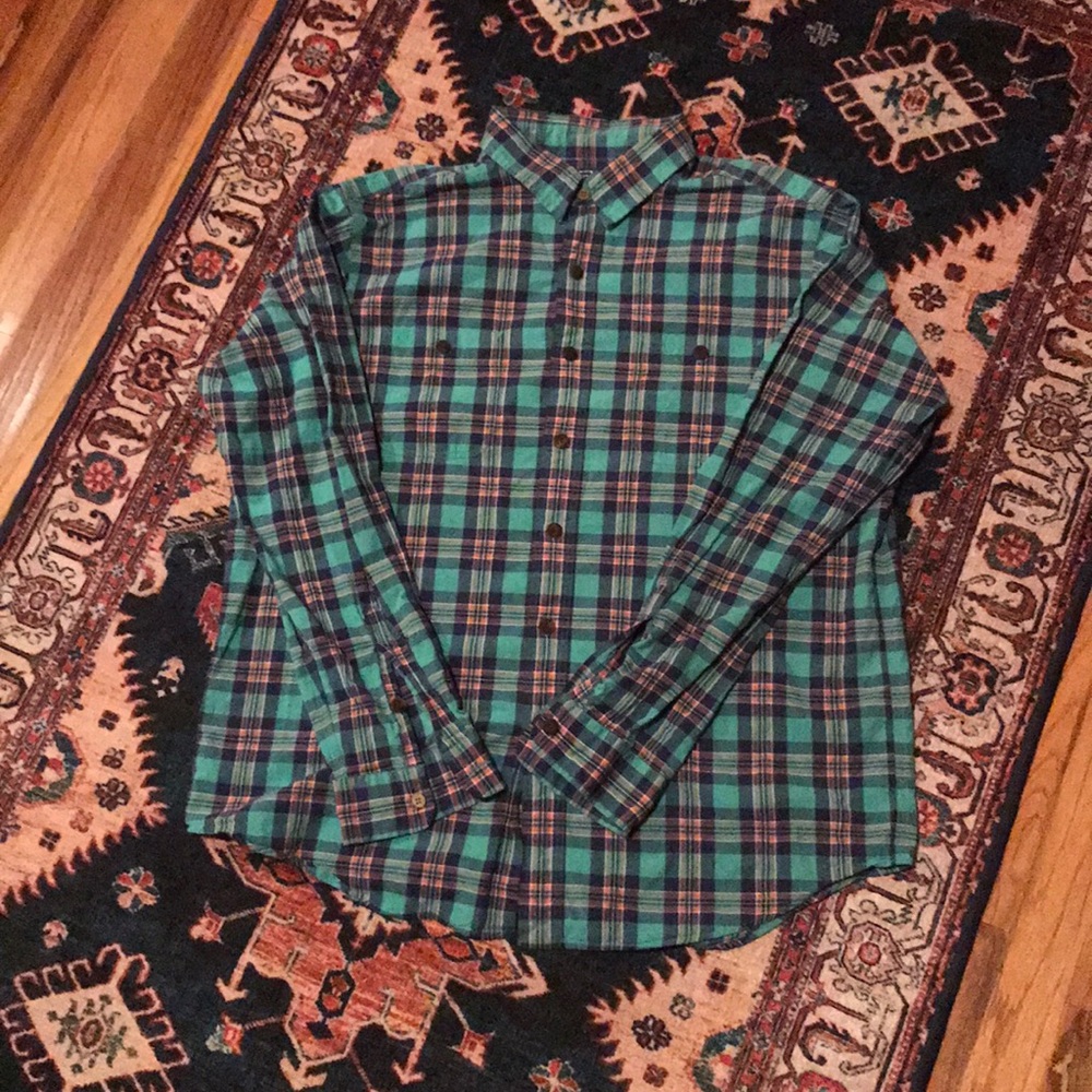 XL men’s long sleeve plaid button down